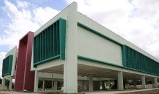 A nova estrutura possui nove salas, contendo salas de aulas, laboratórios, coordenadorias e espaço de convivência.