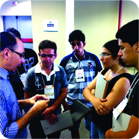 Estudantes em evento de Informática