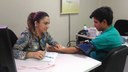 Estudante em avaliação de saúde