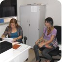 Estudante fazendo matrícula