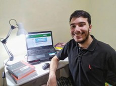 Estudante em seu escritório