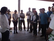 Estudantes em fazenda