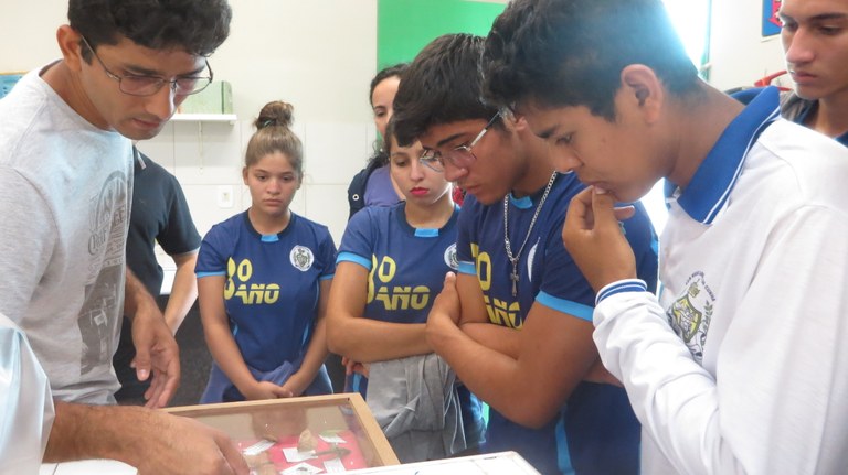 Visita dos estudantes ao laboratório