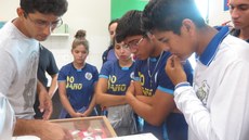 Visita dos estudantes ao laboratório