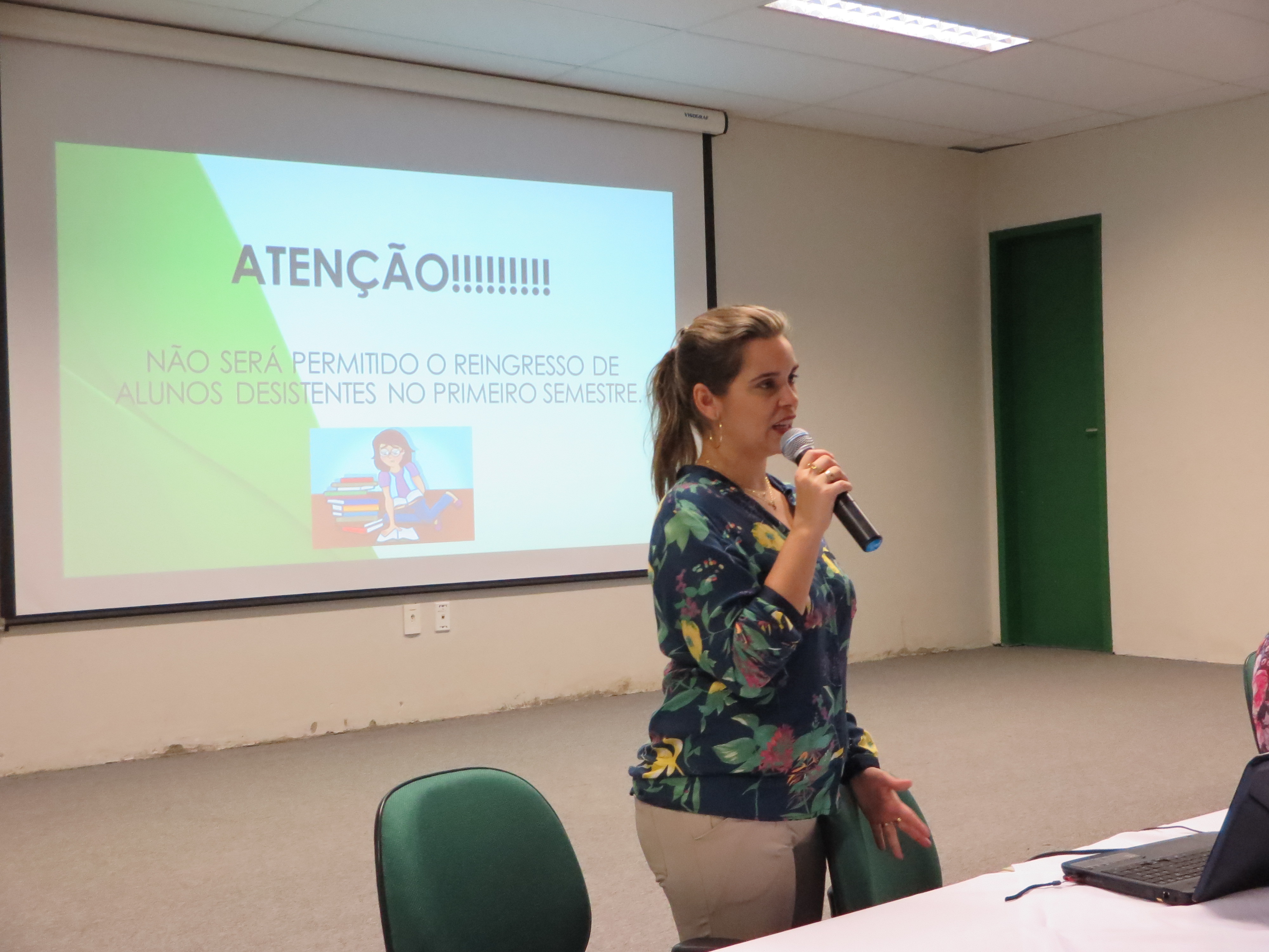 Recepção acontece no auditório