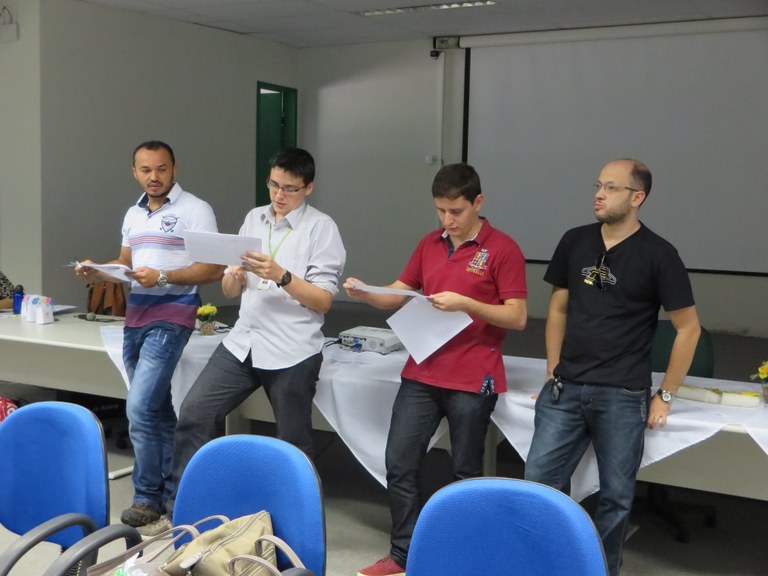 Professores em atividade no encontro.