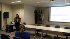 Palestra no auditório do campus
