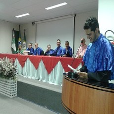Professor na solenidade de formatura