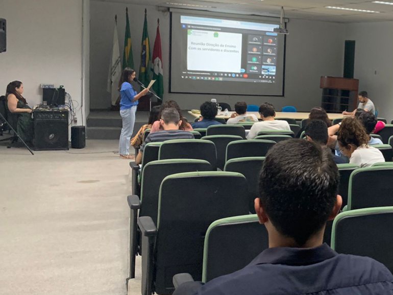 Reunião híbrida novo calendário letivo2.jpg