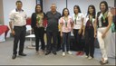 Equipe vencedora recebe premiações 